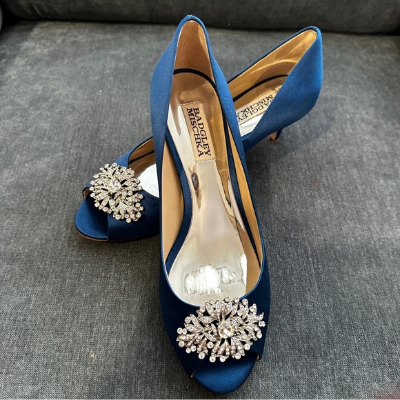 Badgley Mischka Shoes - BADGLEY MISCHKA Layla satin rhinestone pumps size 7.5 with box